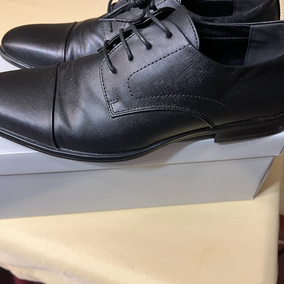 Men’s Black Dress Shoes - Picture 3 of 5